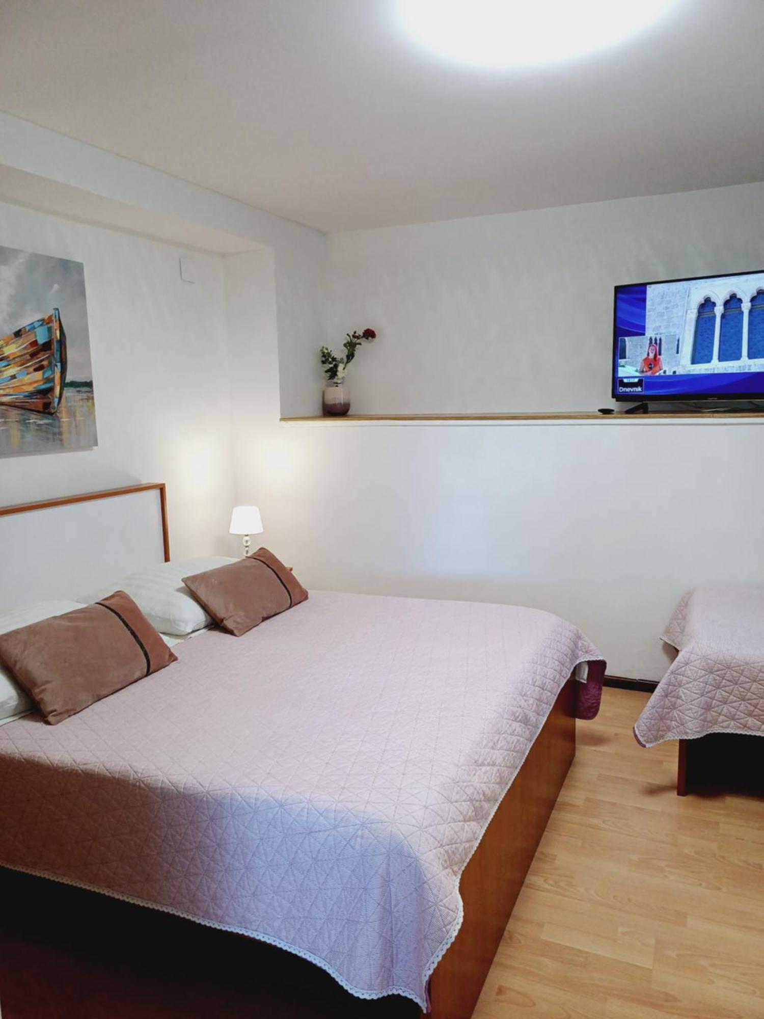 Apartments Jure Miljak ポドストラナ エクステリア 写真